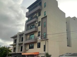 À louer un local commercial de type show room de 170 m2 à Liberté 6. Dakar