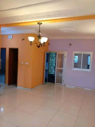 appartement en bordure de route Nkoabang