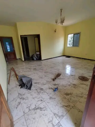 appartement avec wifi eau chaude à Nkoabang