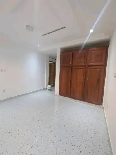 Bel Appartement spacieux et neuf à Mimboman dernier poteau.