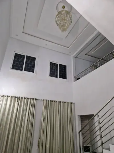 Duplex haut standing avec piscine, clim, eau chaude, parking à Odza Messamendongo. 