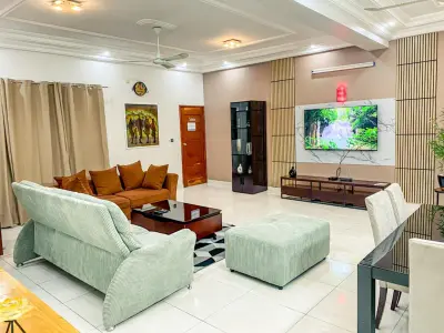 APPARTEMENT MEUBLÉ À LOUER À COTONOU FIDJROSSÈ TOGBIN PLAGE