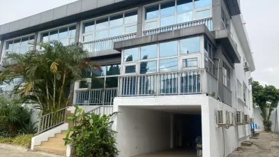A vendre au 2 PLATEAU VALLON duplex 14 PIÈCES. 800 millions FCFA. ACD 