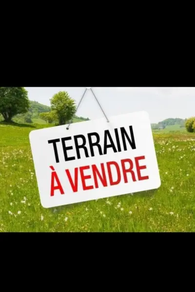 À VENDRE PARCELLE DE 100 HECTARES AUTOROUTE DU NORD APRÈS LE PÉAGE. 25 MILLES FCFA LE m2. Tel 0101681734