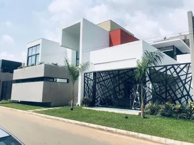 À VENDRE – Duplex Haut Standing 6 pièces avc piscine   ACD  💰 Prix : 550 Millions FCFA. Appel ou WhatsApp (+225)0101681734