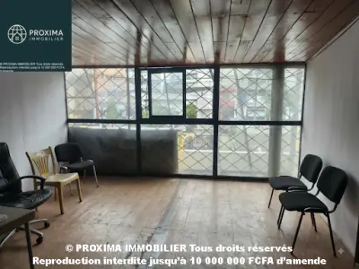 BUREAU DE 19 M² À LOUER À AKWA