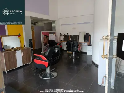  À LOUER À BALI — ESPACE COMMERCIAL SUR 2 NIVEAUX