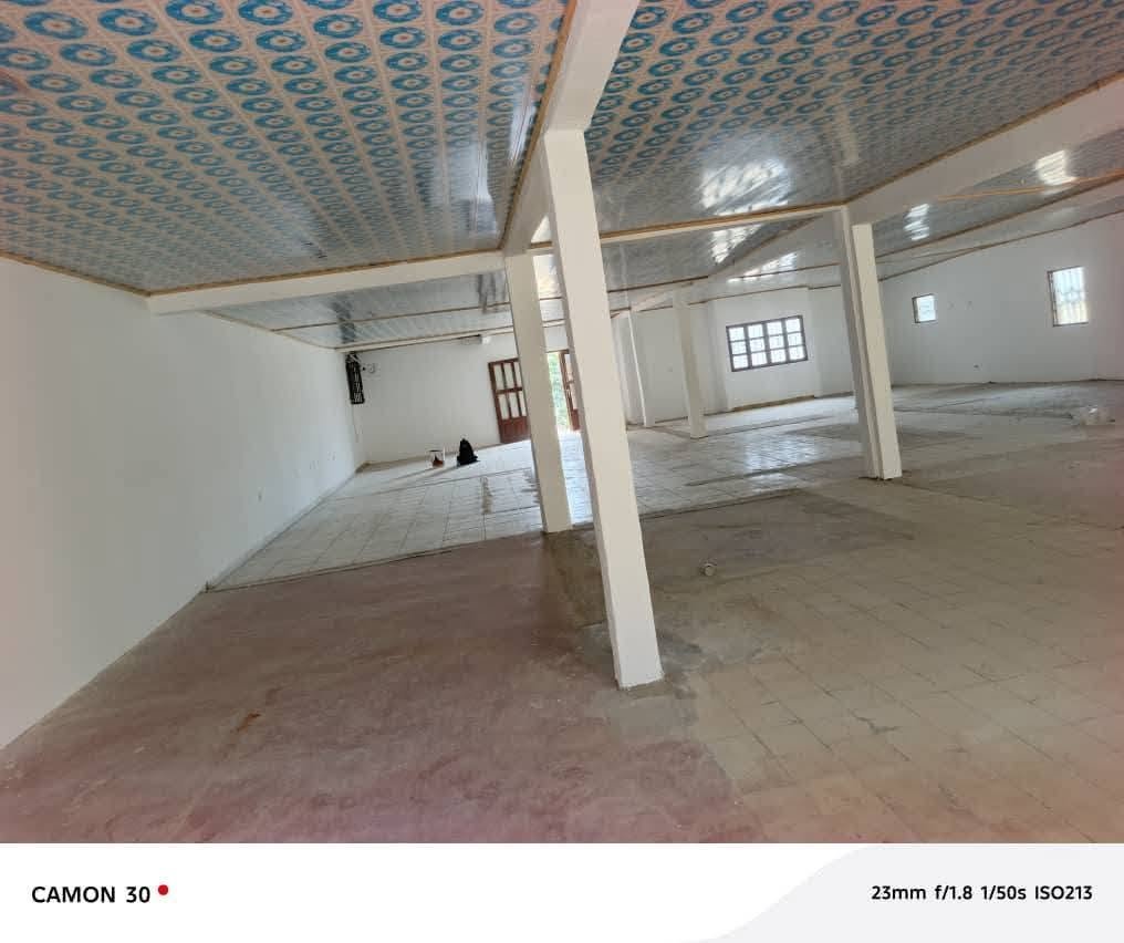 grand espace à louer au carrefour etoug ebe