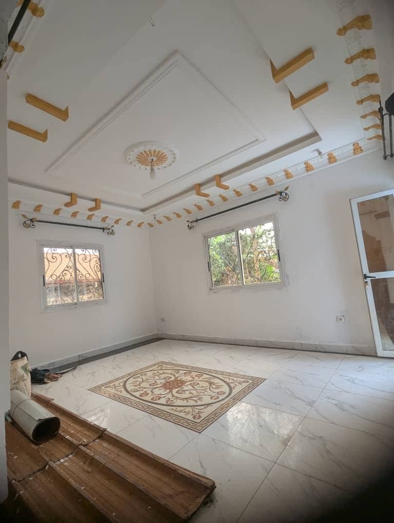 Magnifique Appartement avec parking, forage, prépayé à Nkolfoulou Yaoundé. 