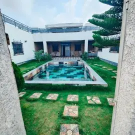 Villa avec piscine à vendre à Baguida côté plage