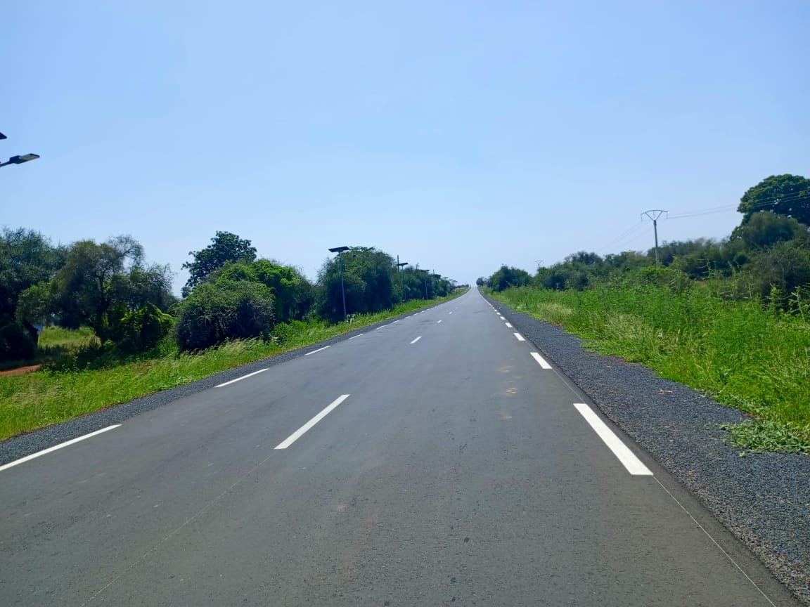 Terrain de 6188 m² en bordure de la route entre Keur Samba Kane - Baba Garage