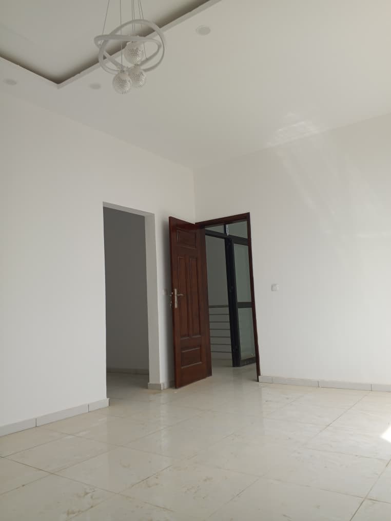 VENTE VILLA DUPLEX 5 PIECES A ANGRE DJOROBITE