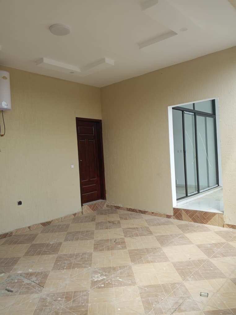VENTE VILLA DUPLEX 5 PIECES A ANGRE DJOROBITE