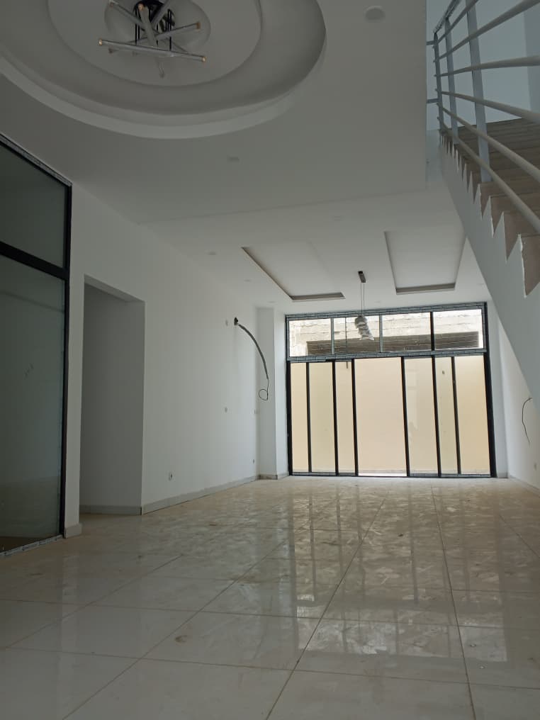 VENTE VILLA DUPLEX 5 PIECES A ANGRE DJOROBITE