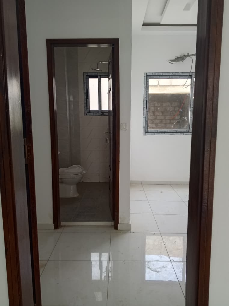 VENTE VILLA DUPLEX 5 PIECES A ANGRE DJOROBITE