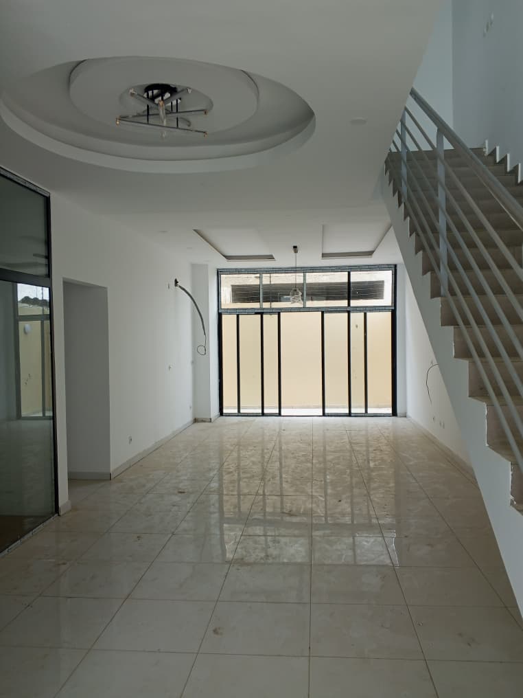 VENTE VILLA DUPLEX 5 PIECES A ANGRE DJOROBITE