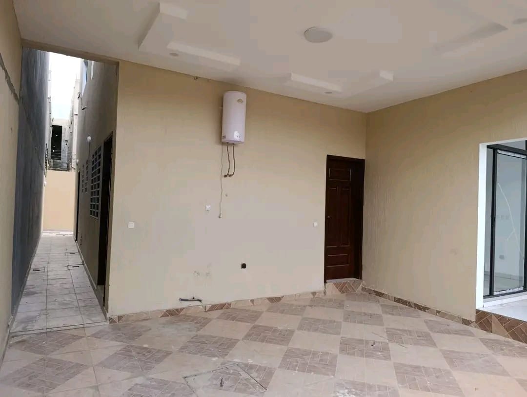 VENTE VILLA DUPLEX 5 PIECES A ANGRE DJOROBITE