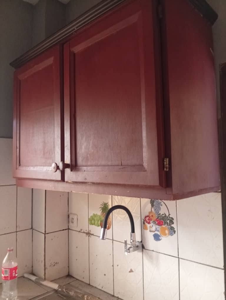 Appartement avec parking, forage, prépayé à Nkoabang Yaoundé. 