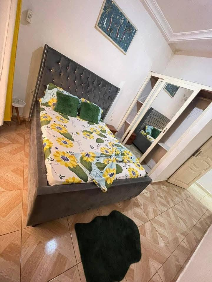 Beau S𝘁𝘂𝗱𝗶𝗼 𝗺𝗲𝘂𝗯𝗹é à Bata Nlongkak 