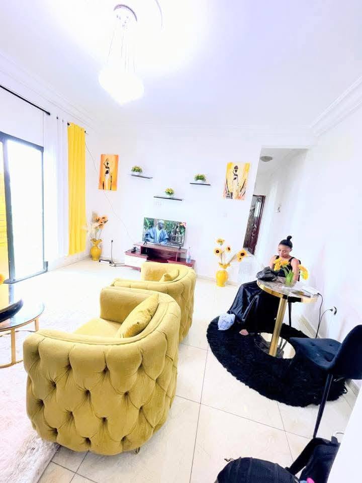 Beau S𝘁𝘂𝗱𝗶𝗼 𝗺𝗲𝘂𝗯𝗹é à Bata Nlongkak 