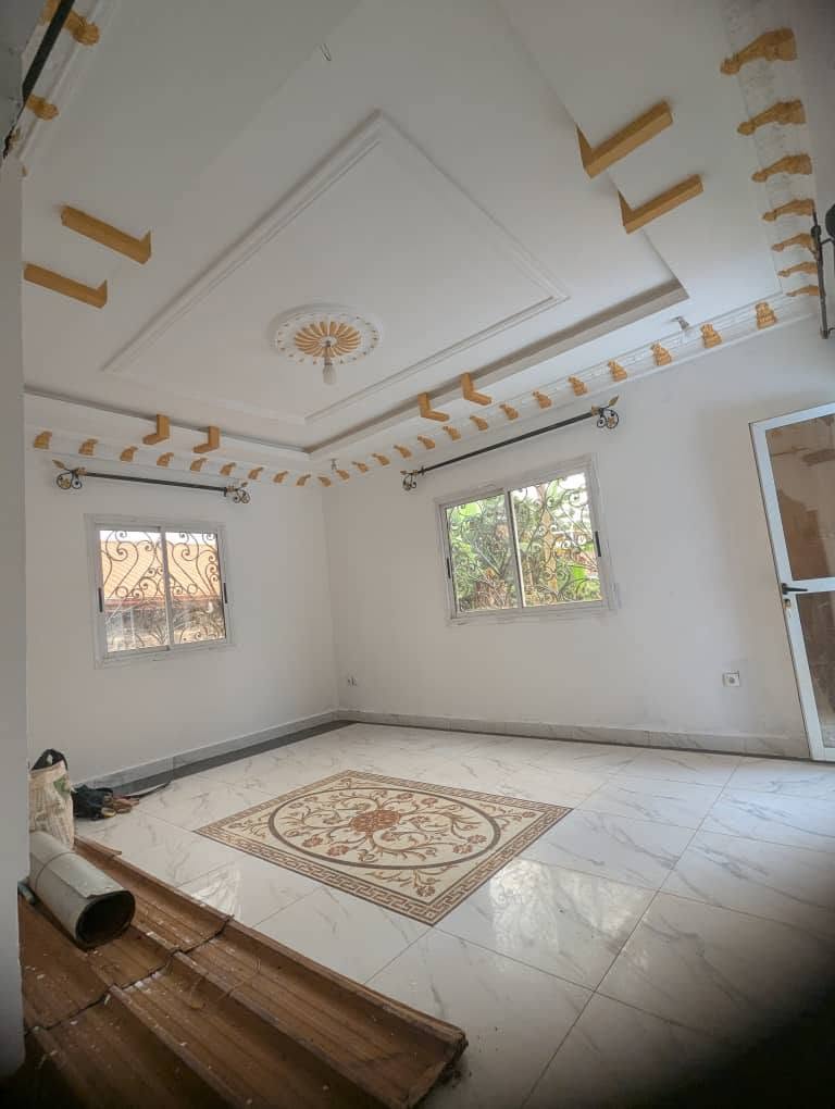 Magnifique Appartement avec parking, forage, prépayé à Nkolfoulou Yaoundé. 