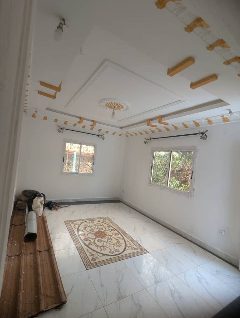 Magnifique Appartement avec parking, forage, prépayé à Nkolfoulou Yaoundé. 