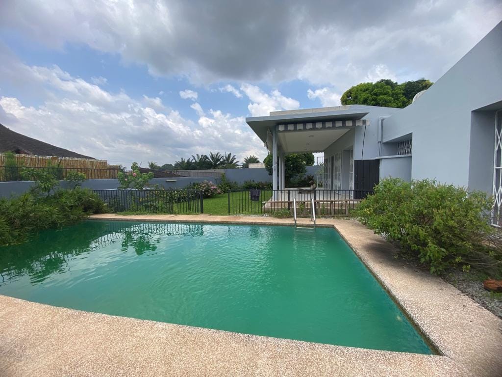 une villa basse 5 pièces avec piscine RIVIERA – GOLF1