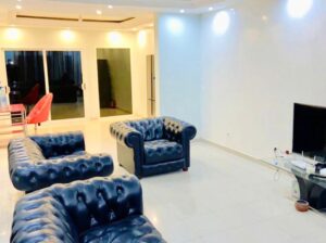 Villa r+1 meublée à louer à Dakar